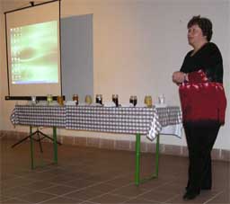 Pani RNDr. Tatiana Čermáková pri prednáške o mede